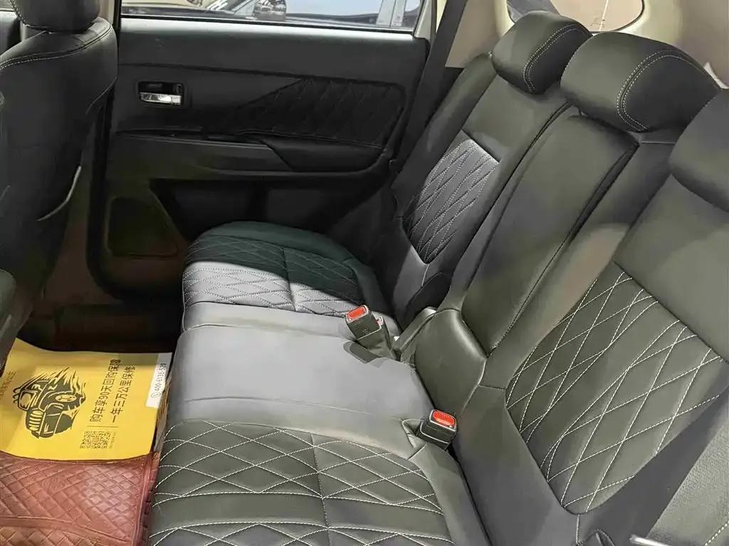 Outlander 2021 2.0L 2WD Comfortline 5-seater — миниатюра 10