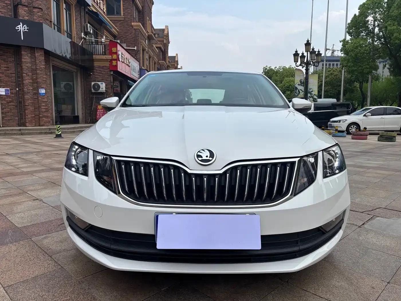 Octavia 2018 1.6L Automatic Comfort Edition — миниатюра 1