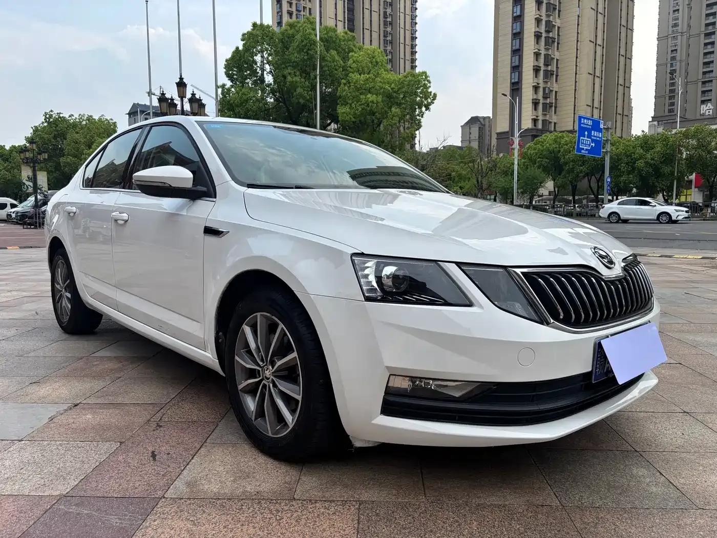 Octavia 2018 1.6L Automatic Comfort Edition — миниатюра 3