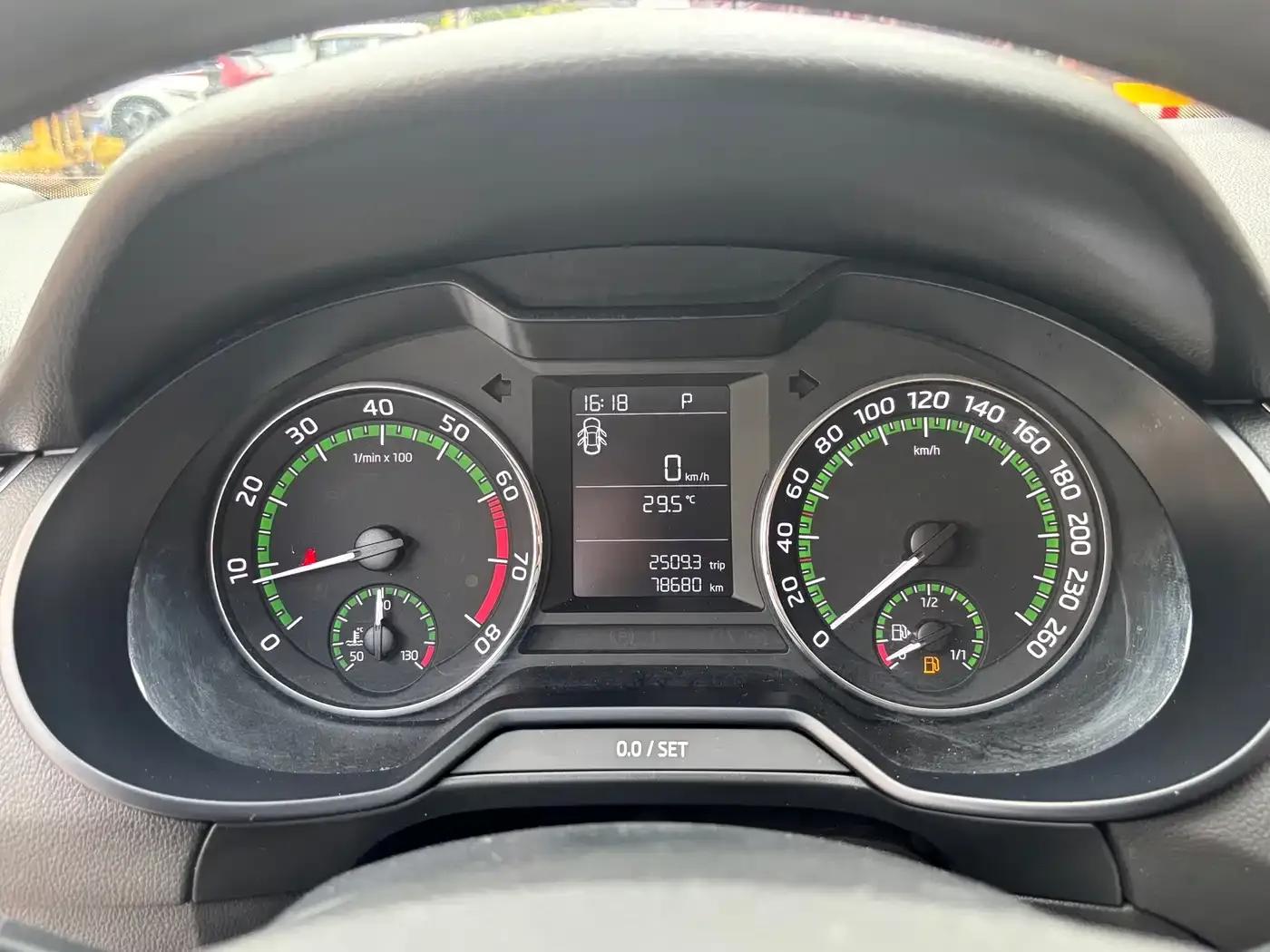 Octavia 2018 1.6L Automatic Comfort Edition — миниатюра 9