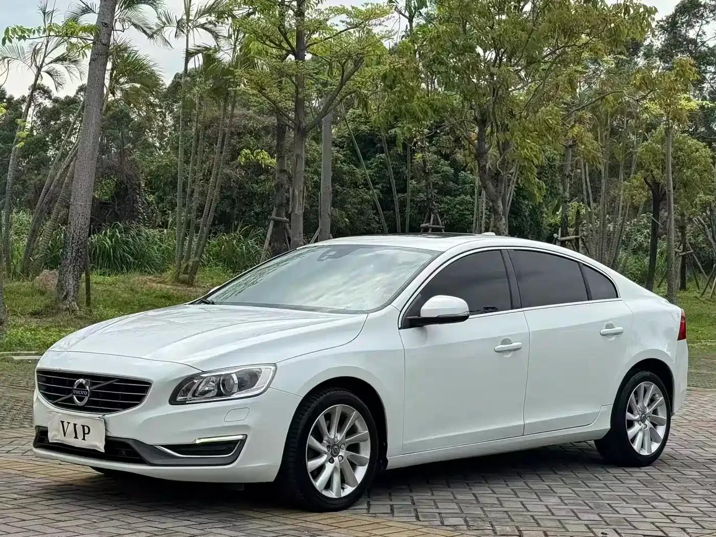 2016 Volvo S60L T4 Smart Edition — миниатюра 1