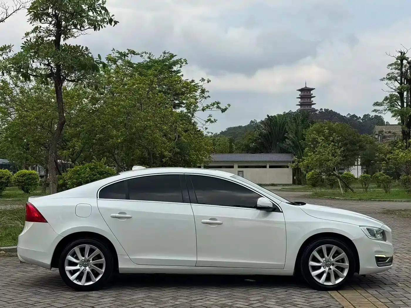 2016 Volvo S60L T4 Smart Edition — миниатюра 4