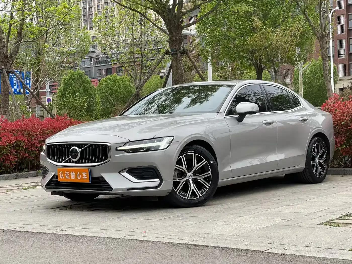 2023 Volvo S60 B4 Smart Luxury Edition — миниатюра 1