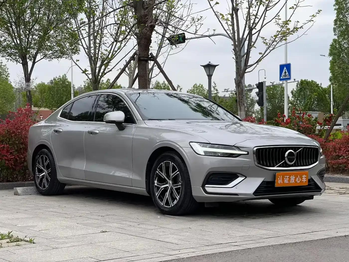 2023 Volvo S60 B4 Smart Luxury Edition — миниатюра 3