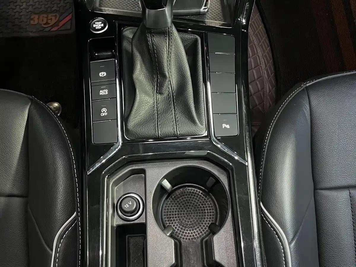 2022 Volkswagen Passat 330TSI Elite Edition — миниатюра 24