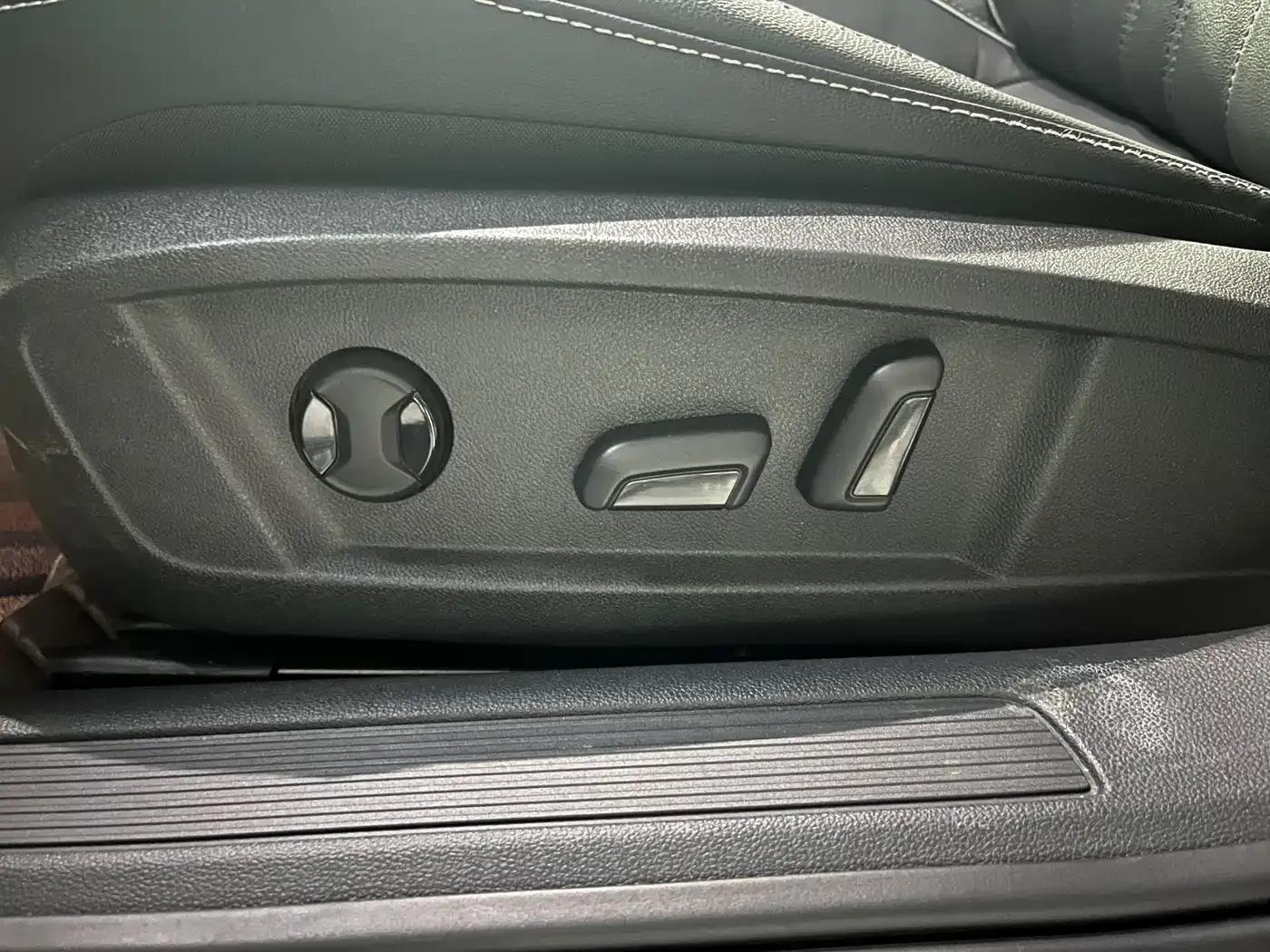 2022 Volkswagen Passat 330TSI Elite Edition — миниатюра 25