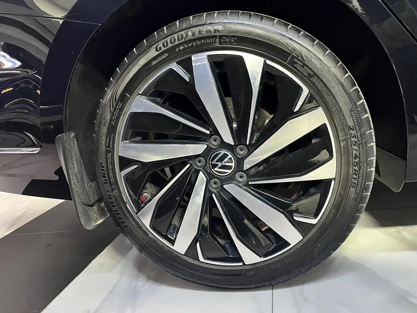 2022 Volkswagen Passat 330TSI Elite Edition — миниатюра 28