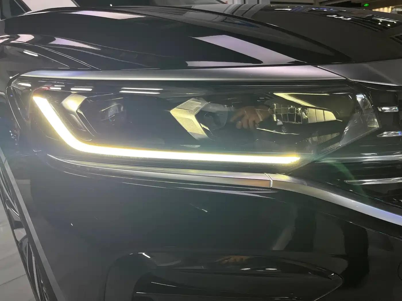 2022 Volkswagen Passat 330TSI Elite Edition — миниатюра 29