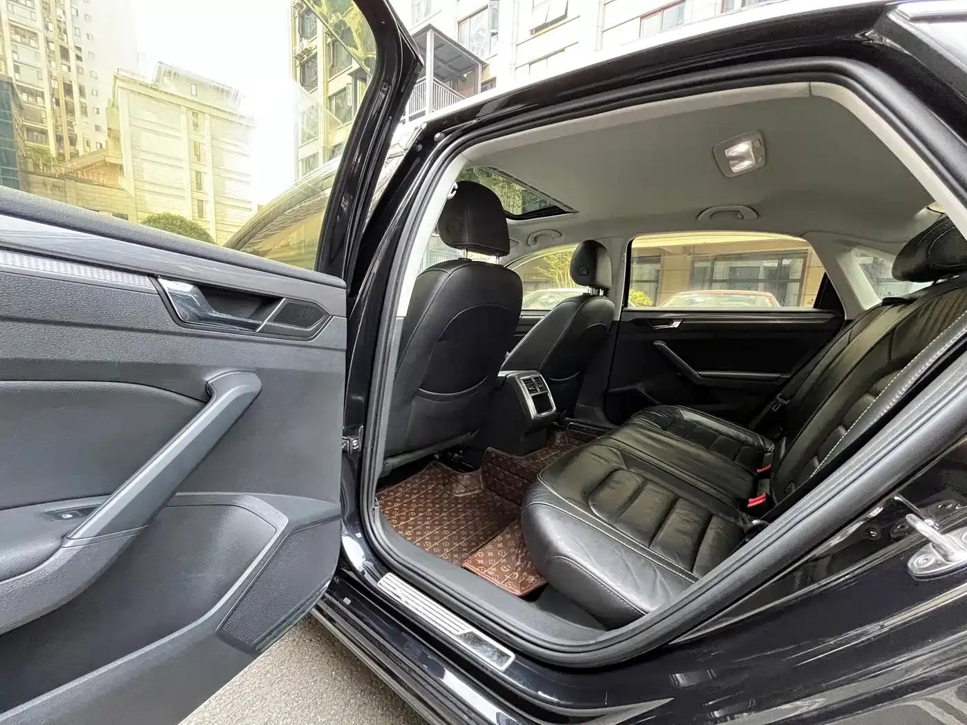 2017 Passat 330TSI DSG Premium Edition — миниатюра 8