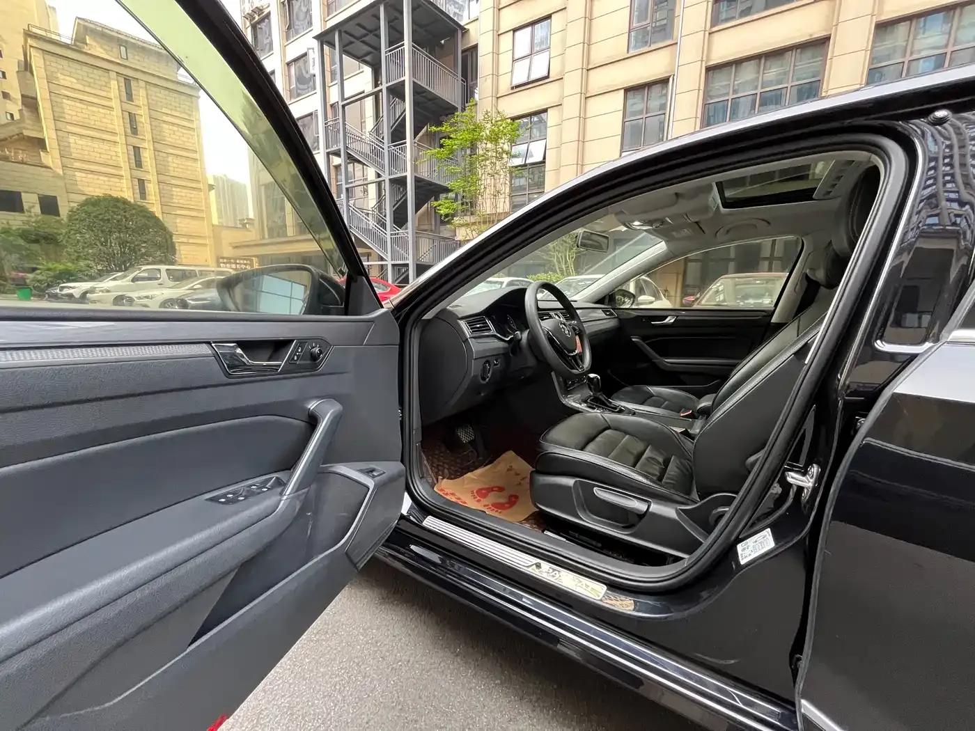 2017 Passat 330TSI DSG Premium Edition — миниатюра 9