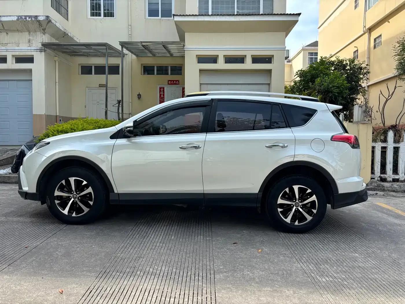 2016 Toyota RAV4 2.0L CVT 2WD Fashion Edition (National V Emission Standard) — миниатюра 3