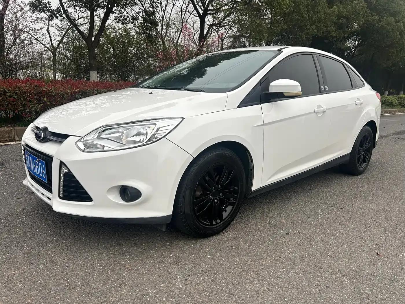 Ford Focus 2012 Sedan 1.6L Automatic Comfort — миниатюра 1