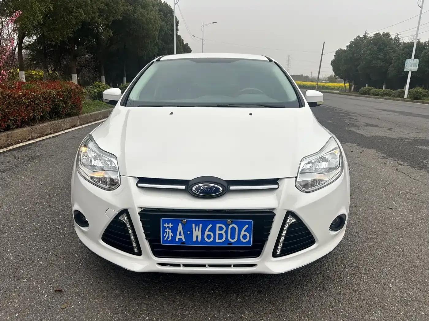 Ford Focus 2012 Sedan 1.6L Automatic Comfort — миниатюра 2