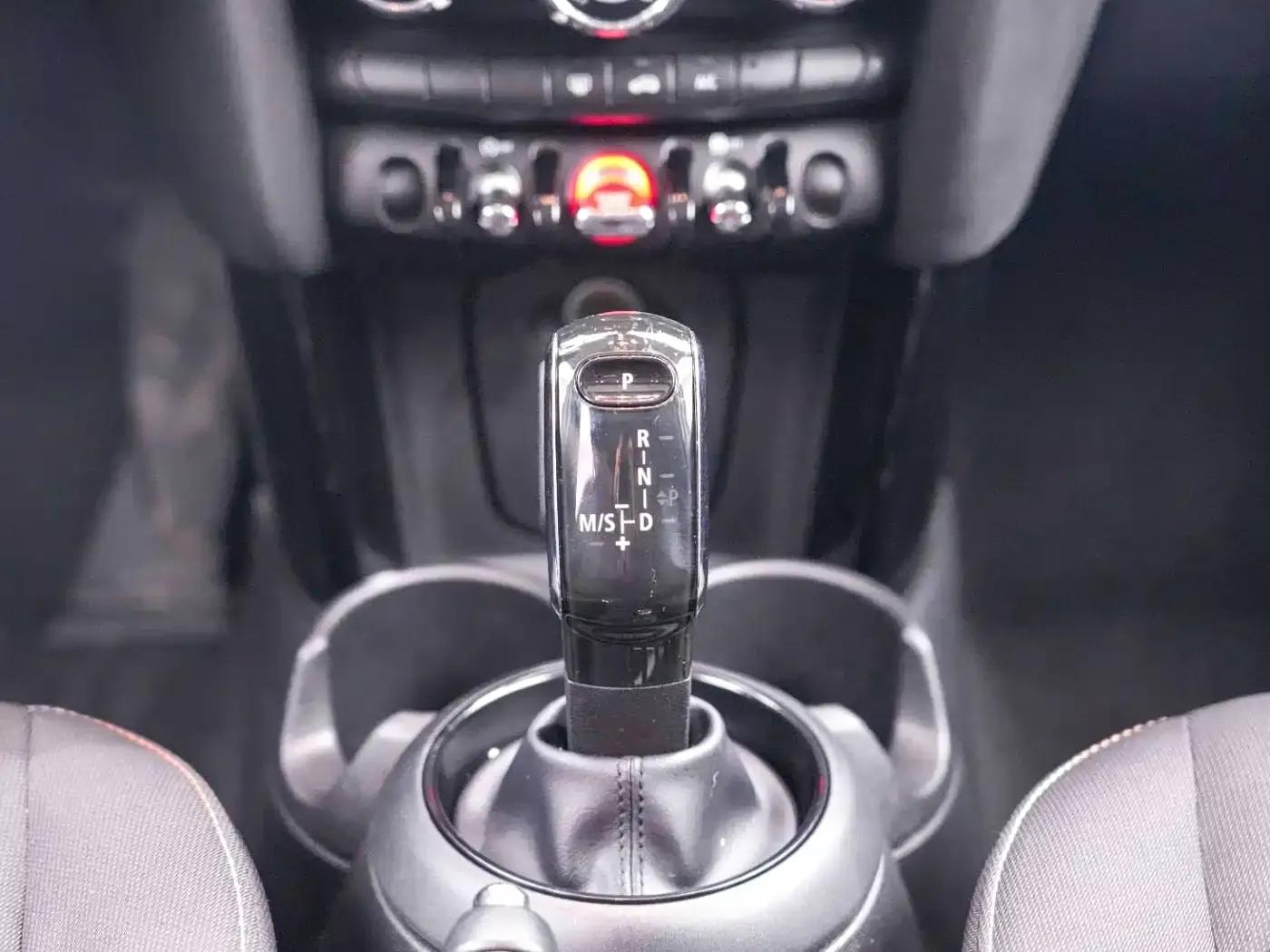 2018 MINI 1.5T ONE PLUS 5-Door — миниатюра 16