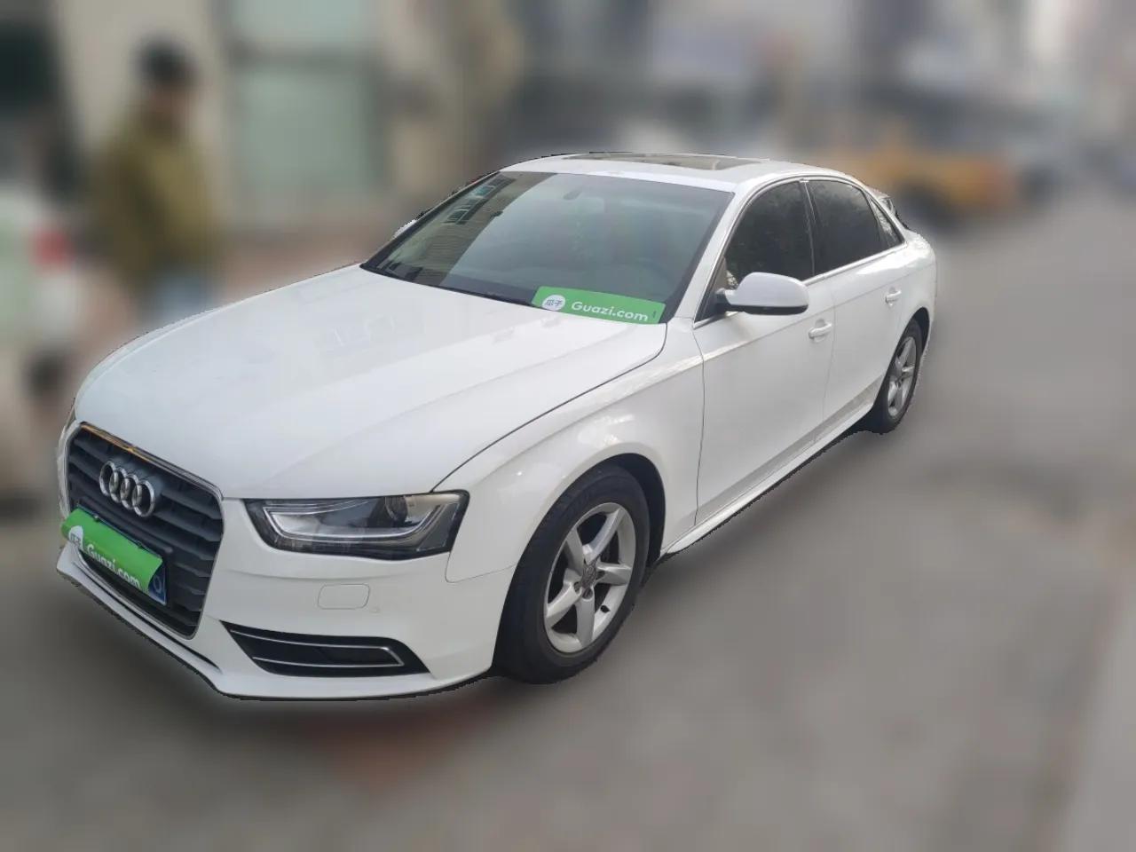 Audi A4L 2013 35 TFSI Automatic Comfort Model — миниатюра 1