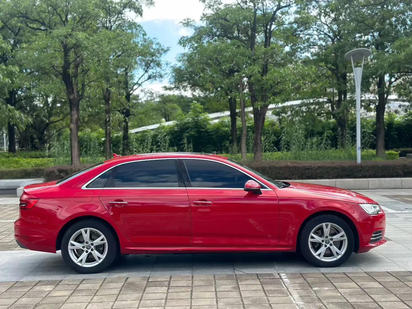 Audi A4L 2018 30th Anniversary Edition 40 TFSI Trendy Model — миниатюра 3