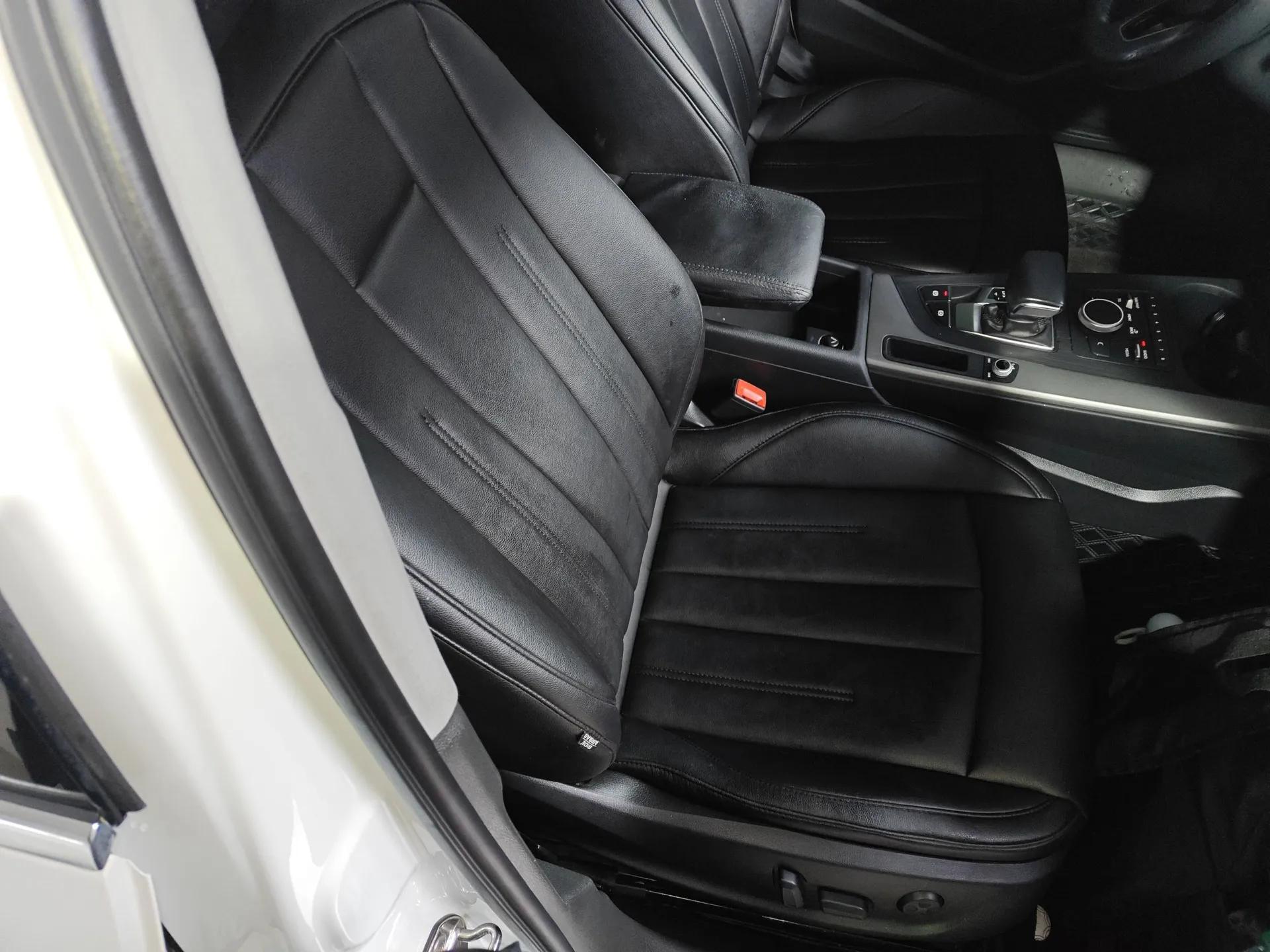 Audi A4L 2018 30th Anniversary Edition 30 TFSI Ambition Model — миниатюра 23