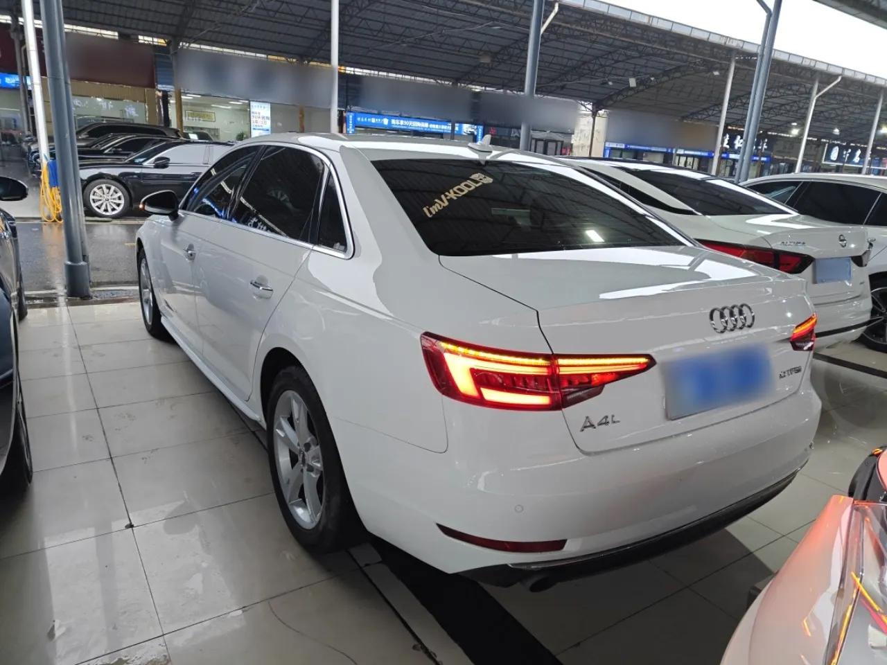 Audi A4L 2018 30th Anniversary Edition 30 TFSI Ambition Model — миниатюра 4