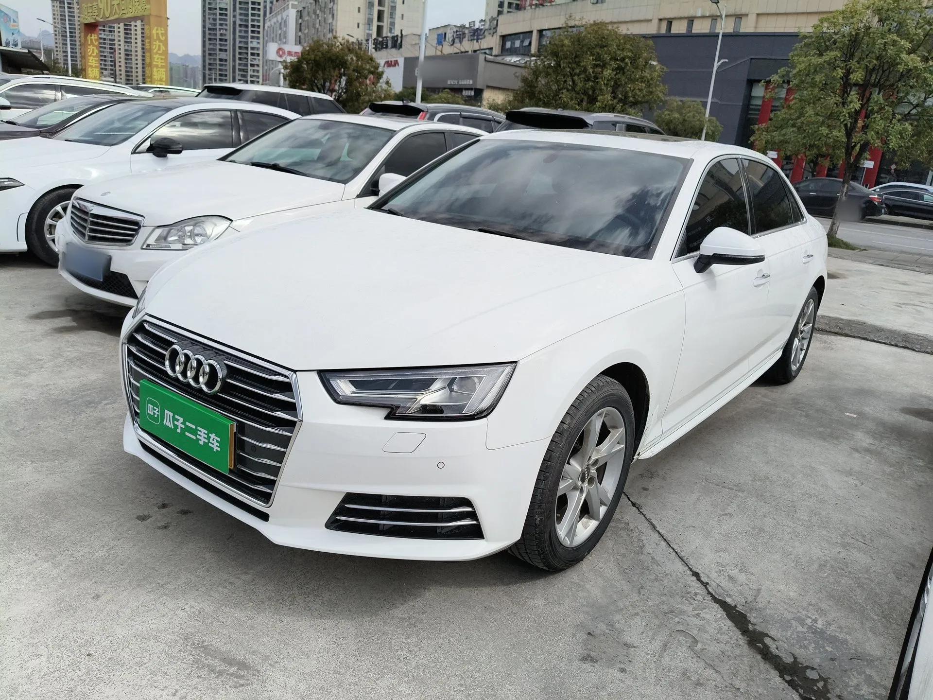 Audi A4L 2018 30th Anniversary Edition 40 TFSI Trendy Model — миниатюра 1