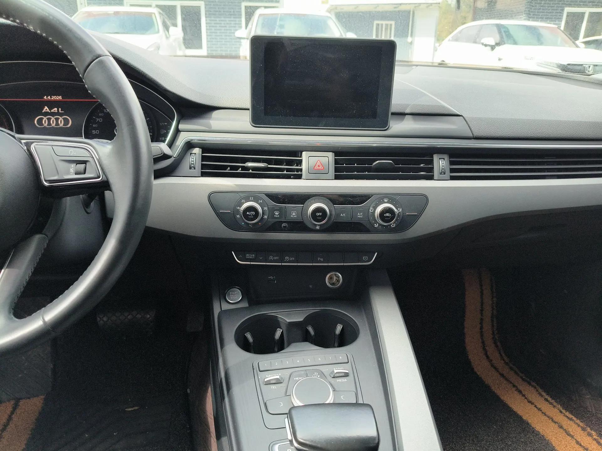 Audi A4L 2018 30th Anniversary Edition 40 TFSI Trendy Model — миниатюра 16