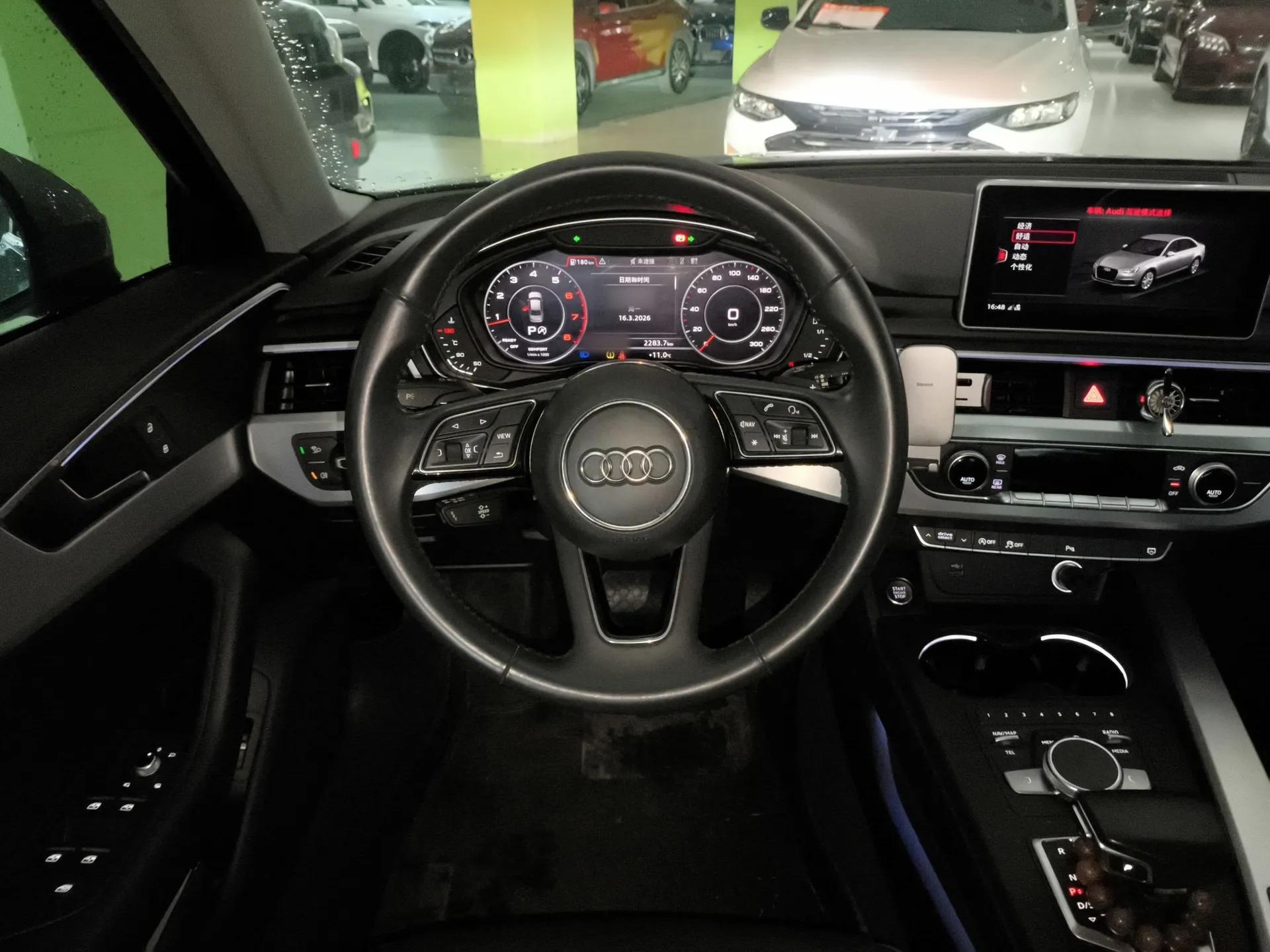 Audi A4L 2018 30th Anniversary Edition 40 TFSI Fashion Model — миниатюра 14