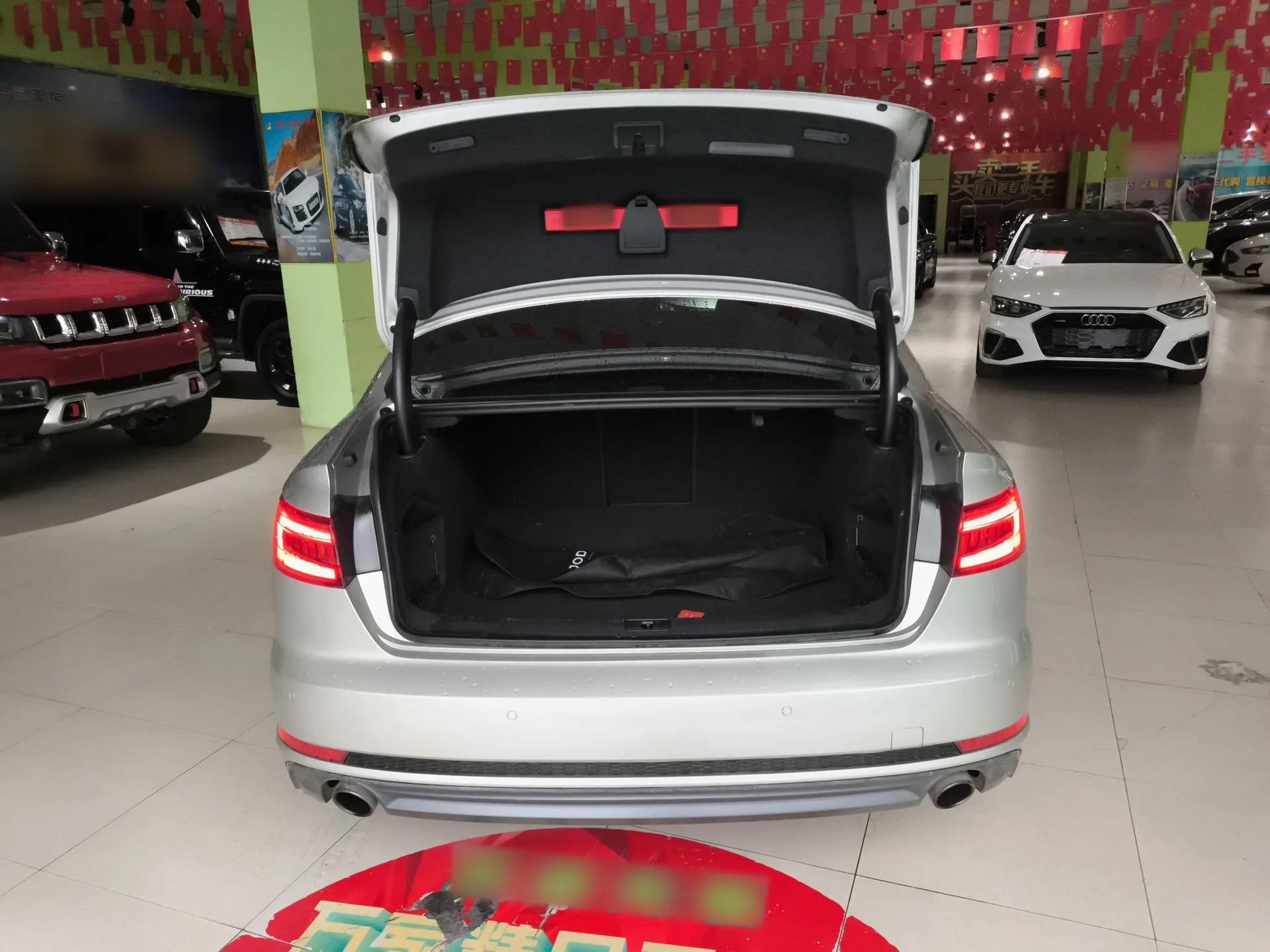 Audi A4L 2018 30th Anniversary Edition 40 TFSI Fashion Model — миниатюра 22