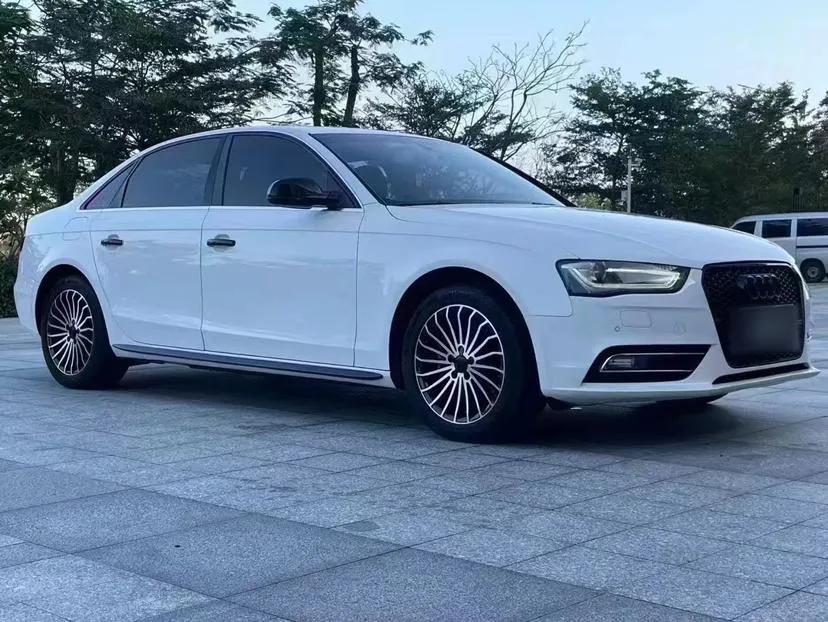 Audi A4L 2015 35 TFSI Automatic Comfort Model — миниатюра 2