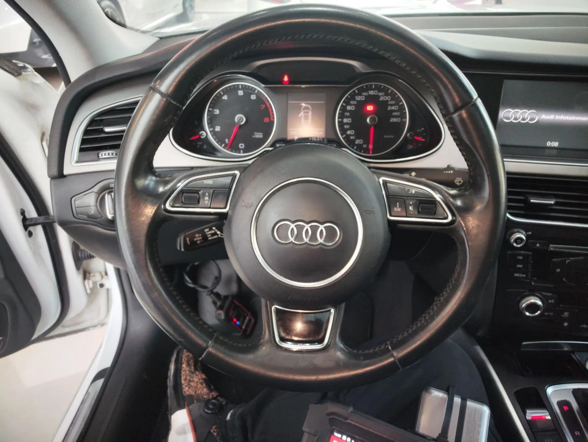 Audi A4L 2016 35 TFSI Collector's Edition Automatic Standard Model — миниатюра 14
