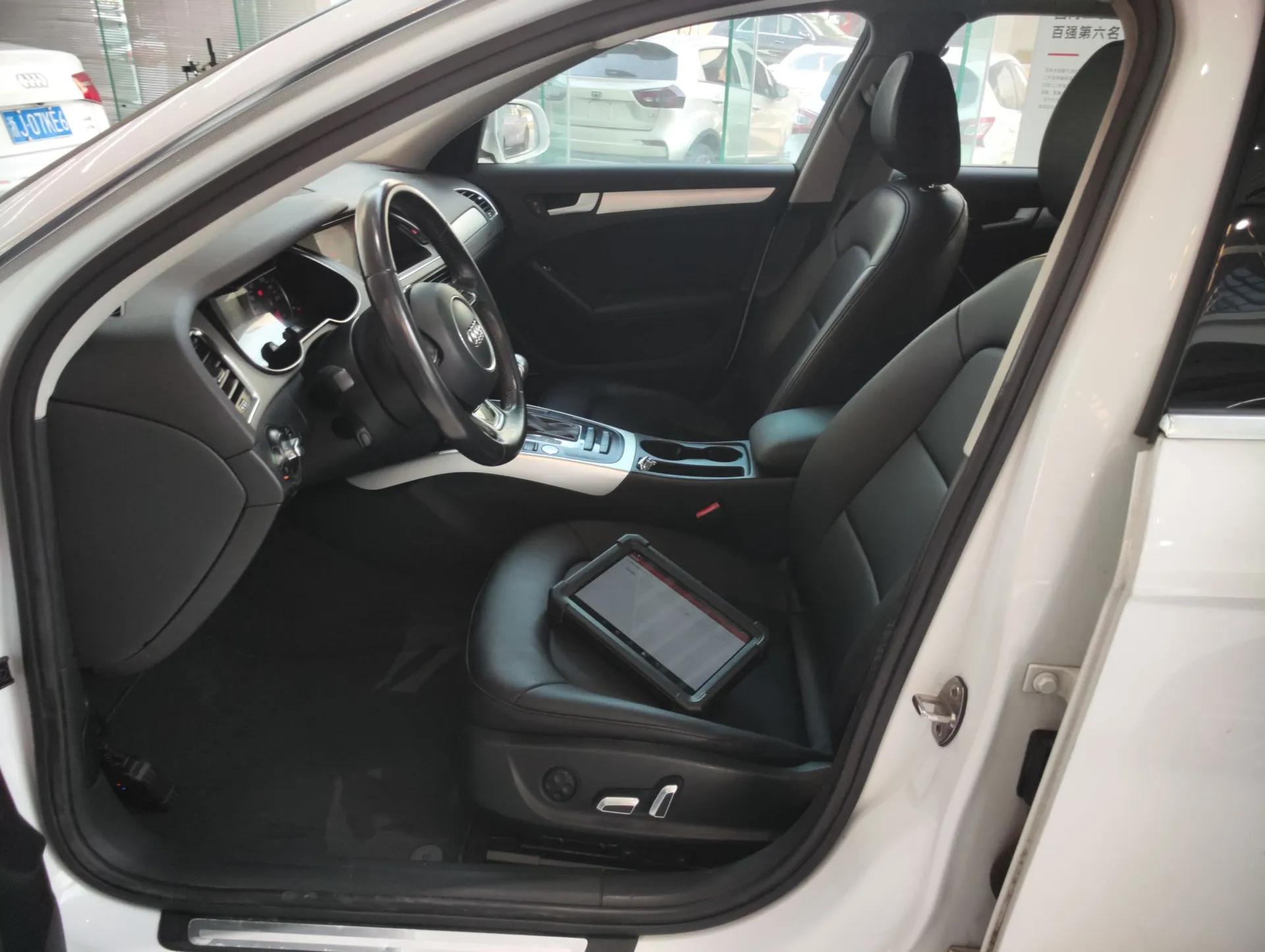 Audi A4L 2016 35 TFSI Collector's Edition Automatic Standard Model — миниатюра 18