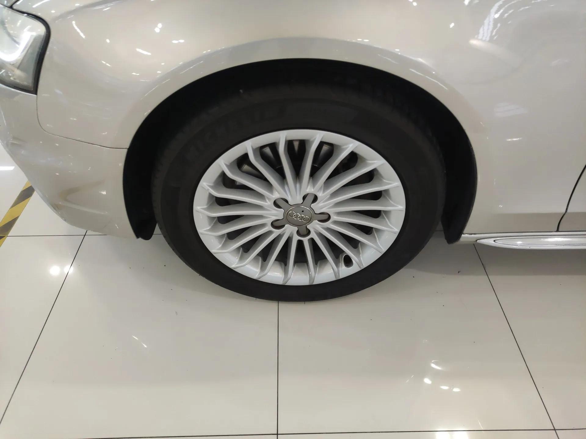 Audi A4L 2016 35 TFSI Collection Edition S line Comfort Model — миниатюра 8