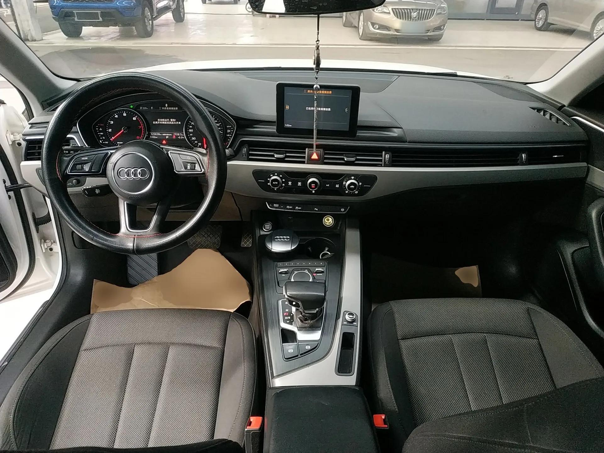 Audi A4L 2018 30th Anniversary Edition 40 TFSI Trendy Model — миниатюра 13