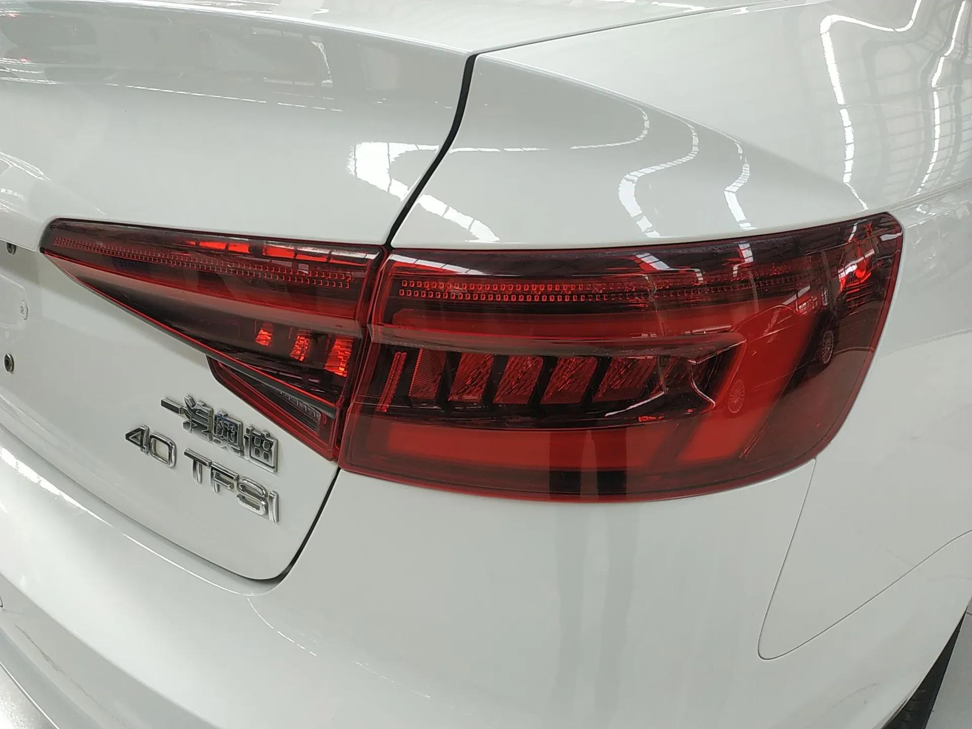 Audi A4L 2018 30th Anniversary Edition 40 TFSI Trendy Model — миниатюра 7