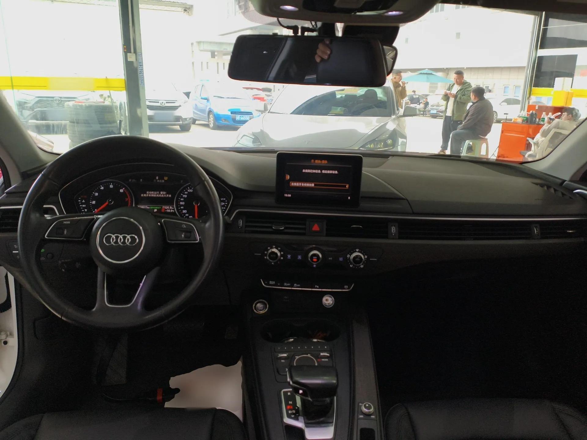 Audi A4L 2018 30th Anniversary Edition 40 TFSI Trendy Model — миниатюра 13