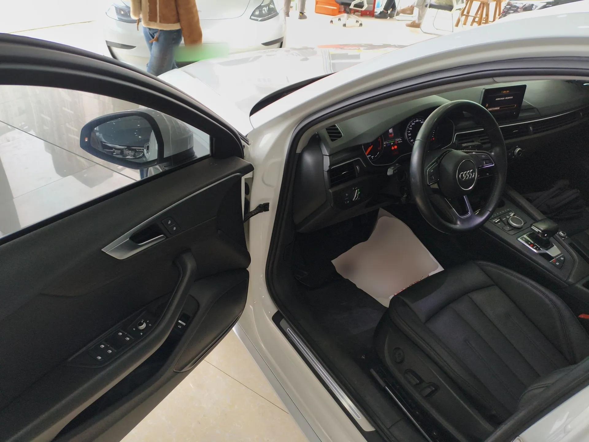 Audi A4L 2018 30th Anniversary Edition 40 TFSI Trendy Model — миниатюра 19
