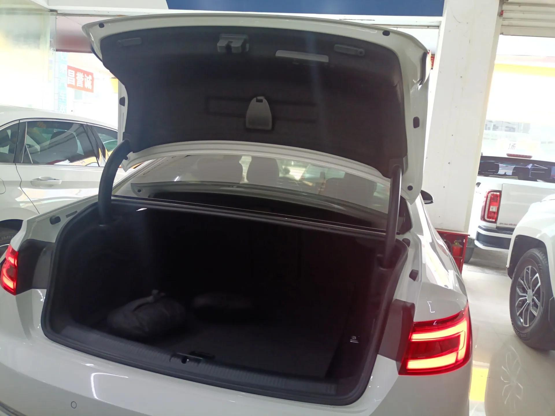 Audi A4L 2019 40 TFSI Ambition Version China V — миниатюра 22