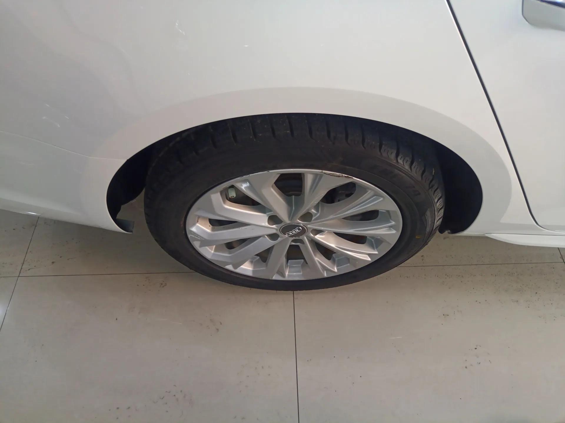 Audi A4L 2019 40 TFSI Ambition Version China V — миниатюра 10