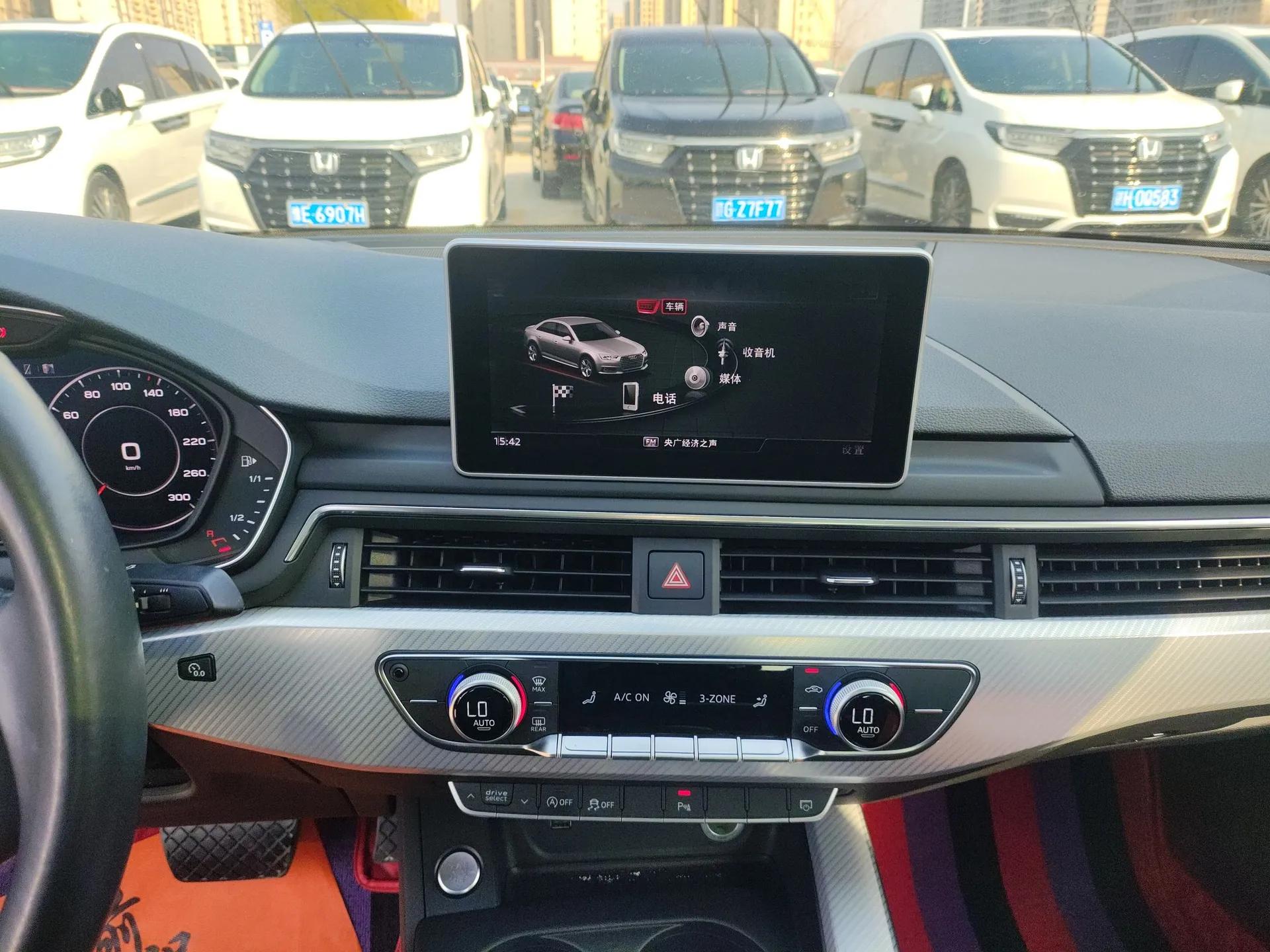 Audi A4L 2018 30th Anniversary Edition 40 TFSI Fashion Model — миниатюра 16