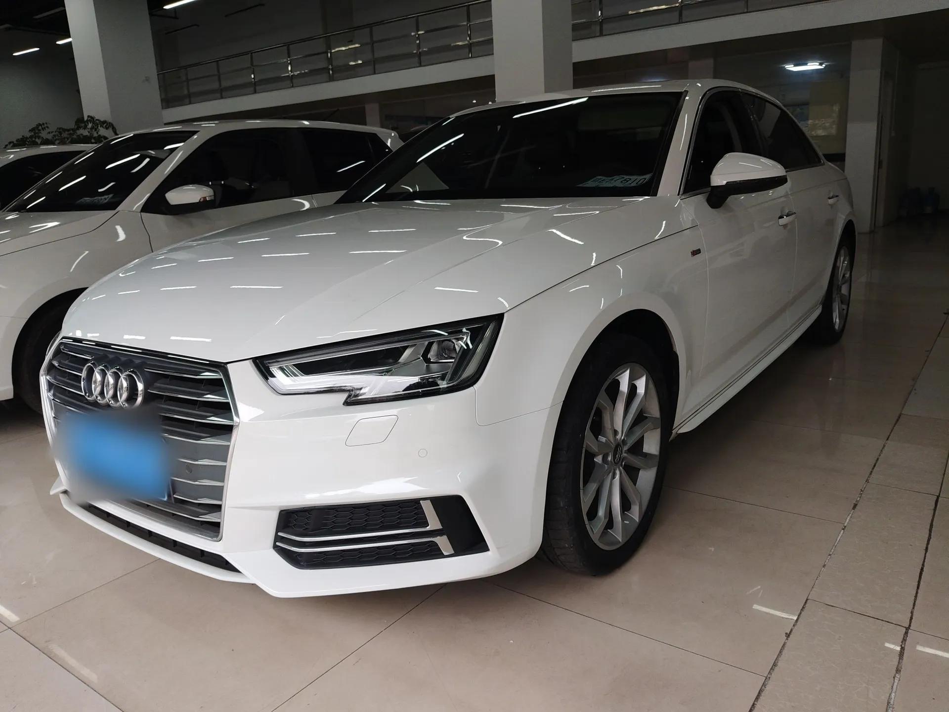 Audi A4L 2018 30th Anniversary Edition 40 TFSI Fashion Model — миниатюра 1