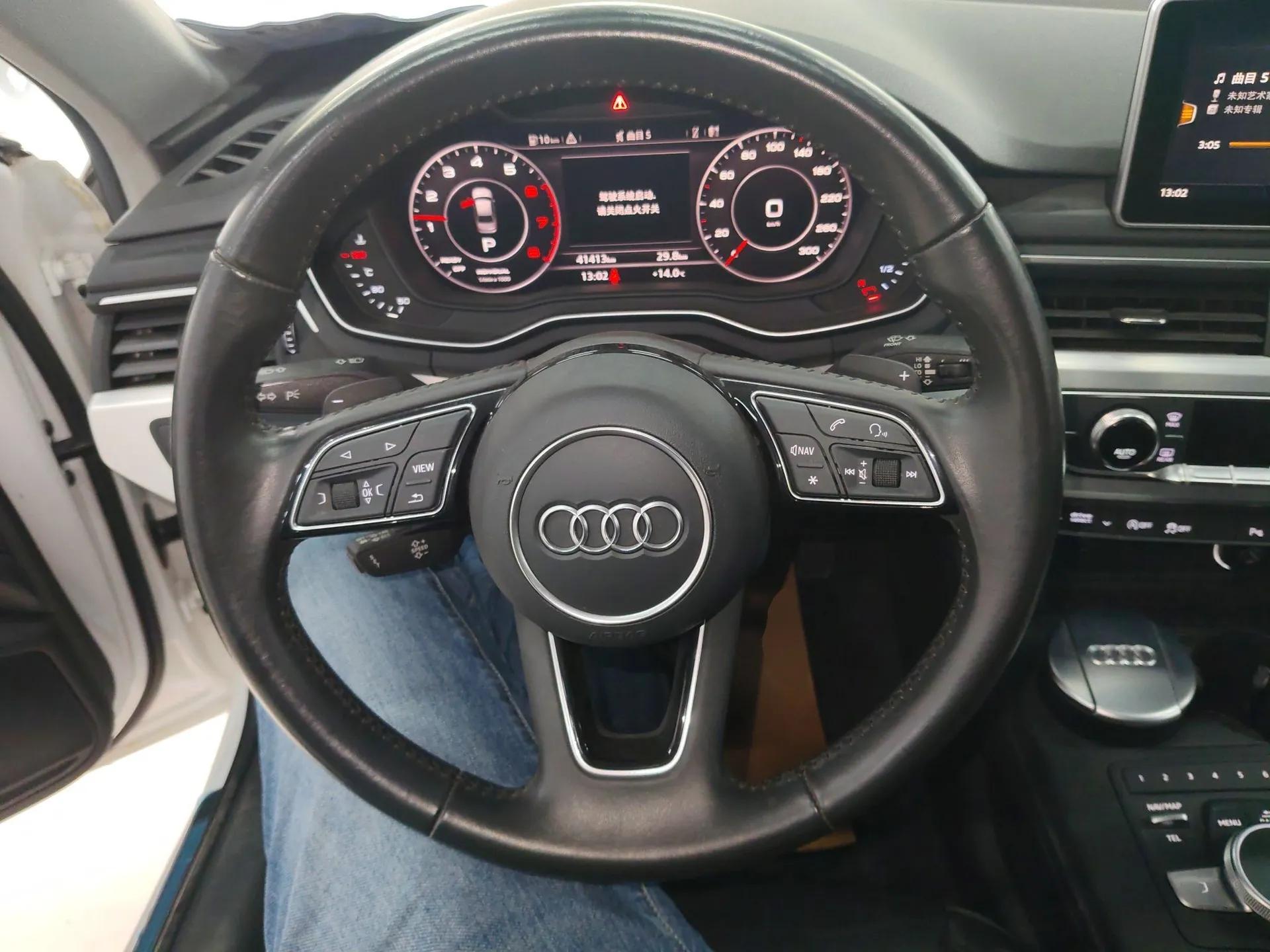 Audi A4L 2018 30th Anniversary Edition 40 TFSI Fashion Model — миниатюра 14