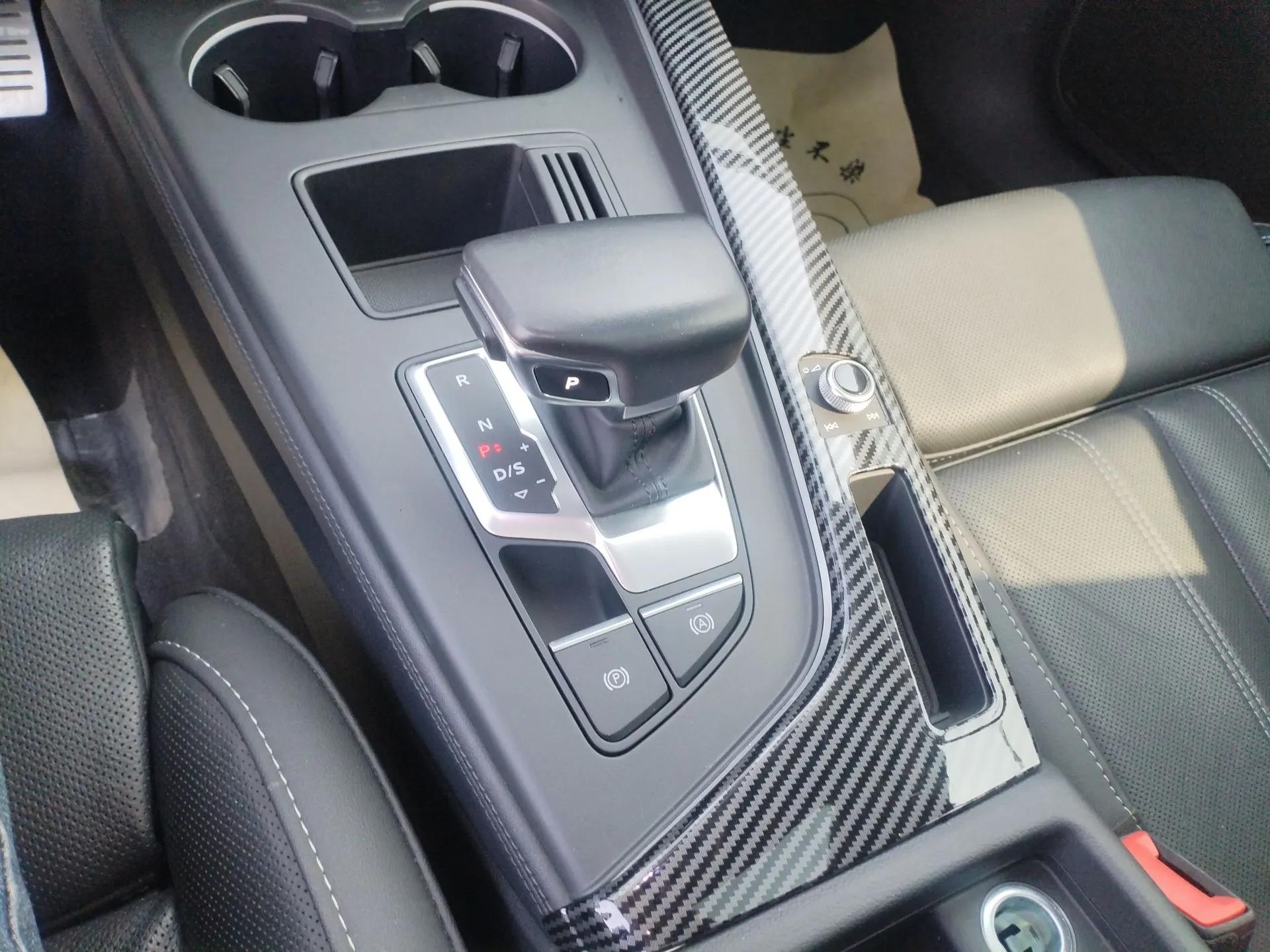 Audi A4L 2022 40 TFSI Luxury Dynamic Model — миниатюра 17