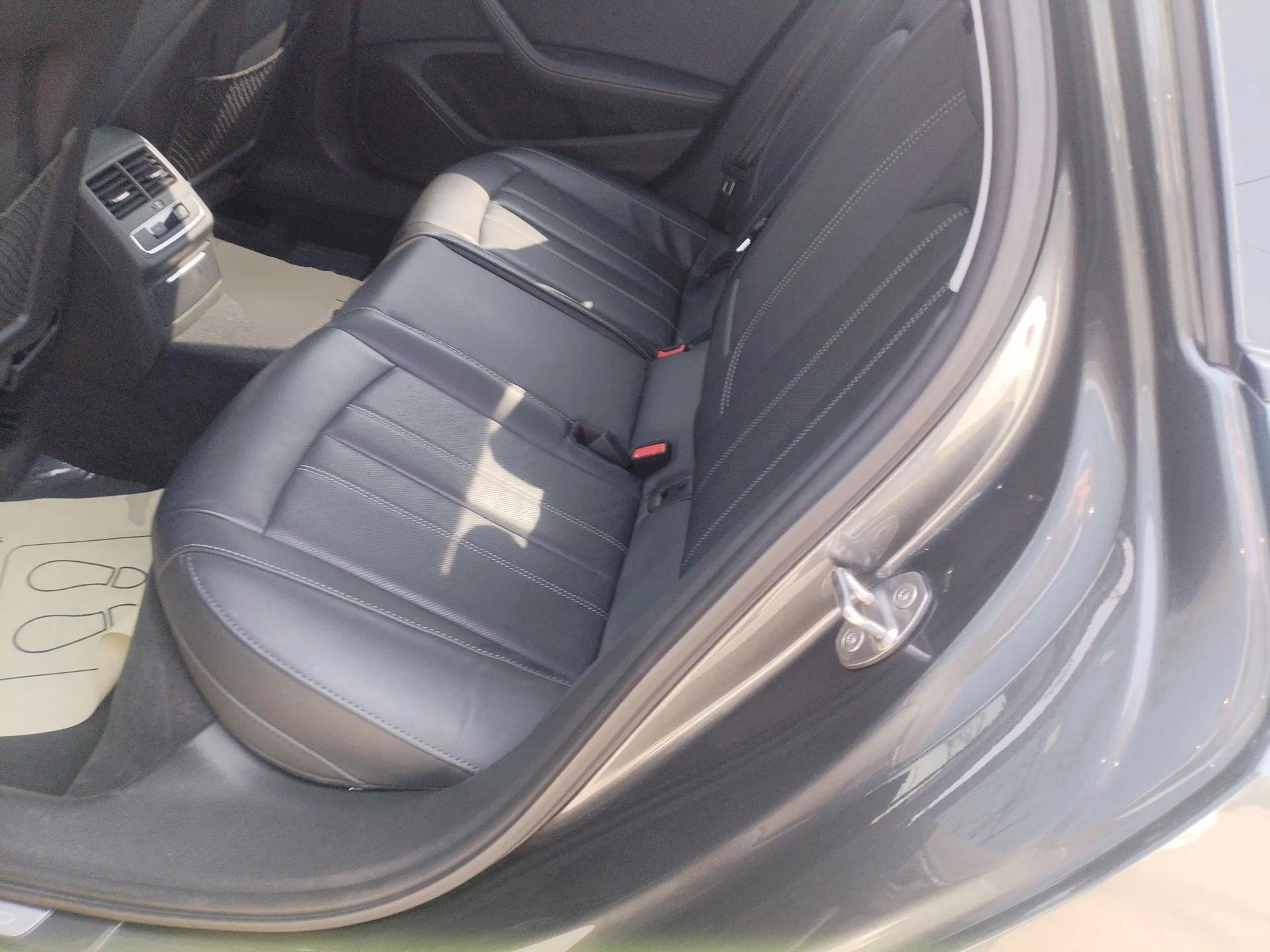 Audi A4L 2022 40 TFSI Luxury Dynamic Model — миниатюра 20