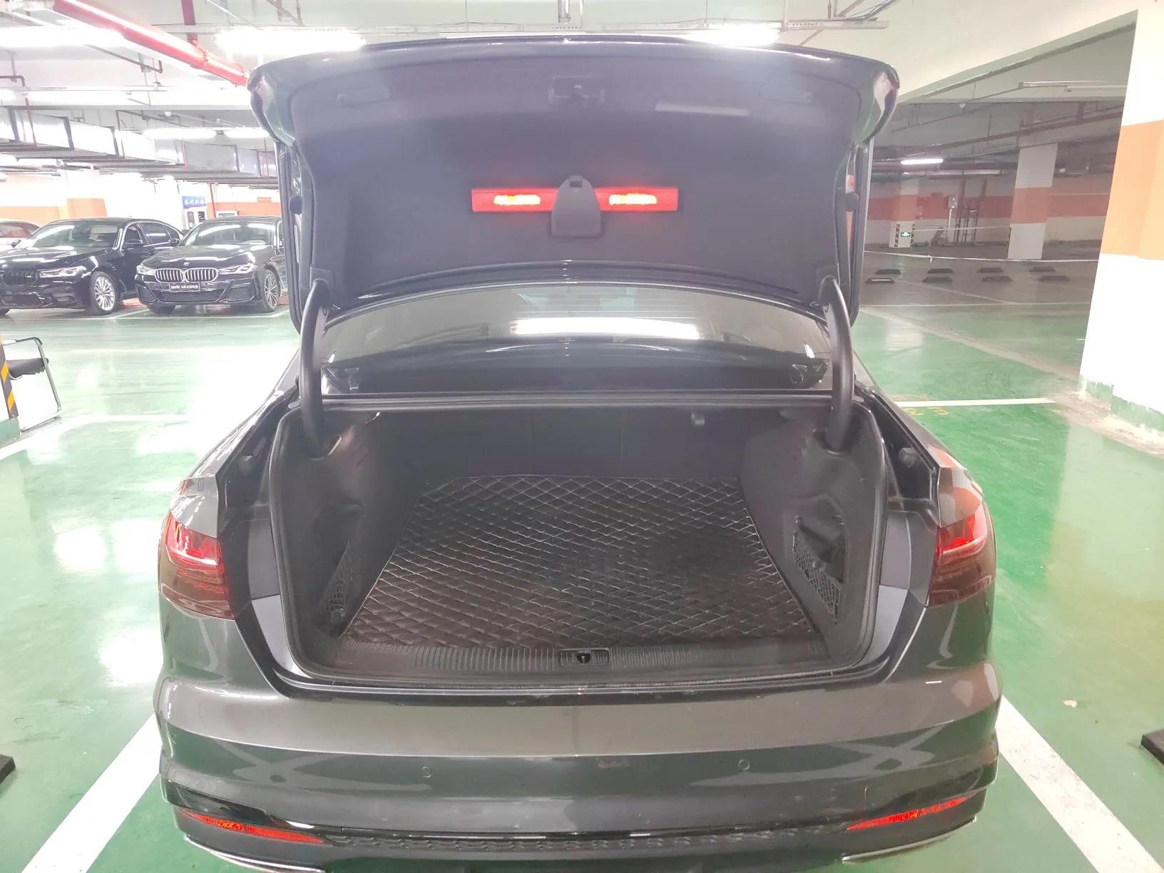 Audi A4L 2022 40 TFSI Luxury Dynamic Model — миниатюра 21