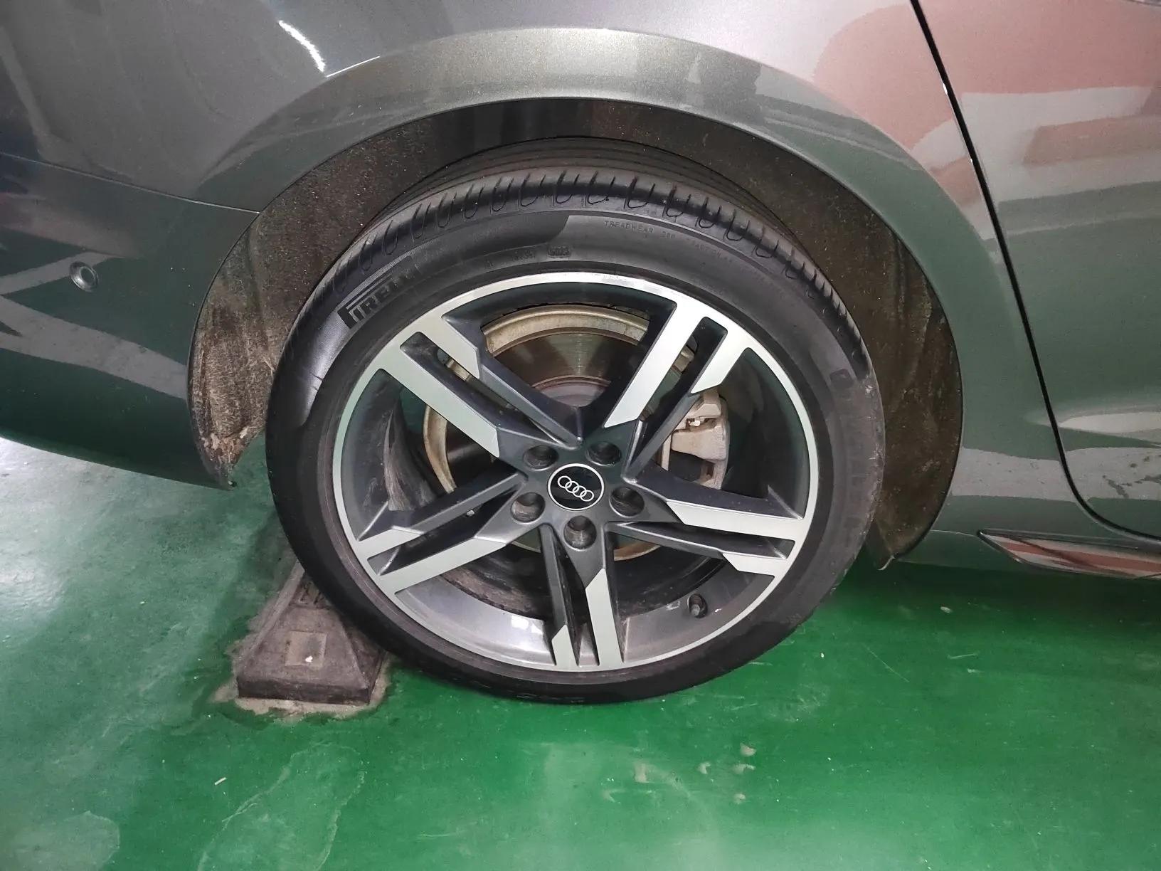 Audi A4L 2022 40 TFSI Luxury Dynamic Model — миниатюра 10
