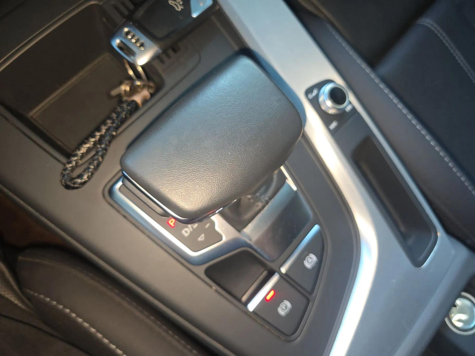 Audi A4L 2022 40 TFSI Fashion Dynamic Model — миниатюра 13
