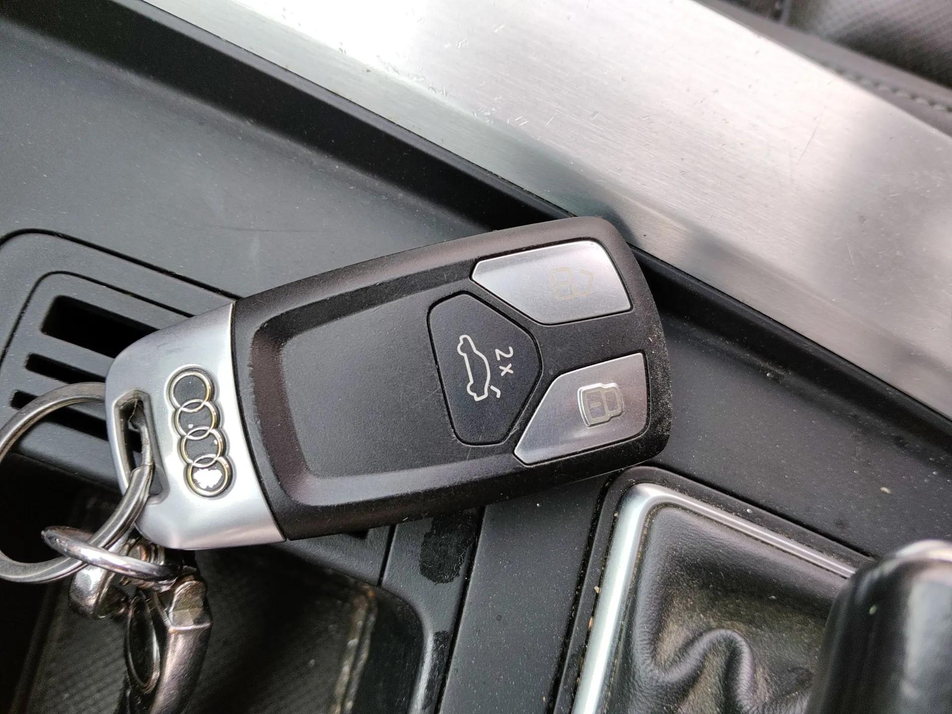 Audi A4L 2020 40 TFSI Fashion Dynamic Model — миниатюра 23
