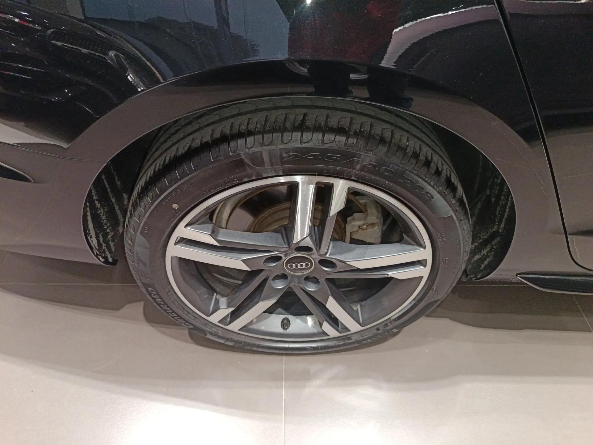 Audi A4L 2020 40 TFSI Luxury Dynamic Model — миниатюра 10