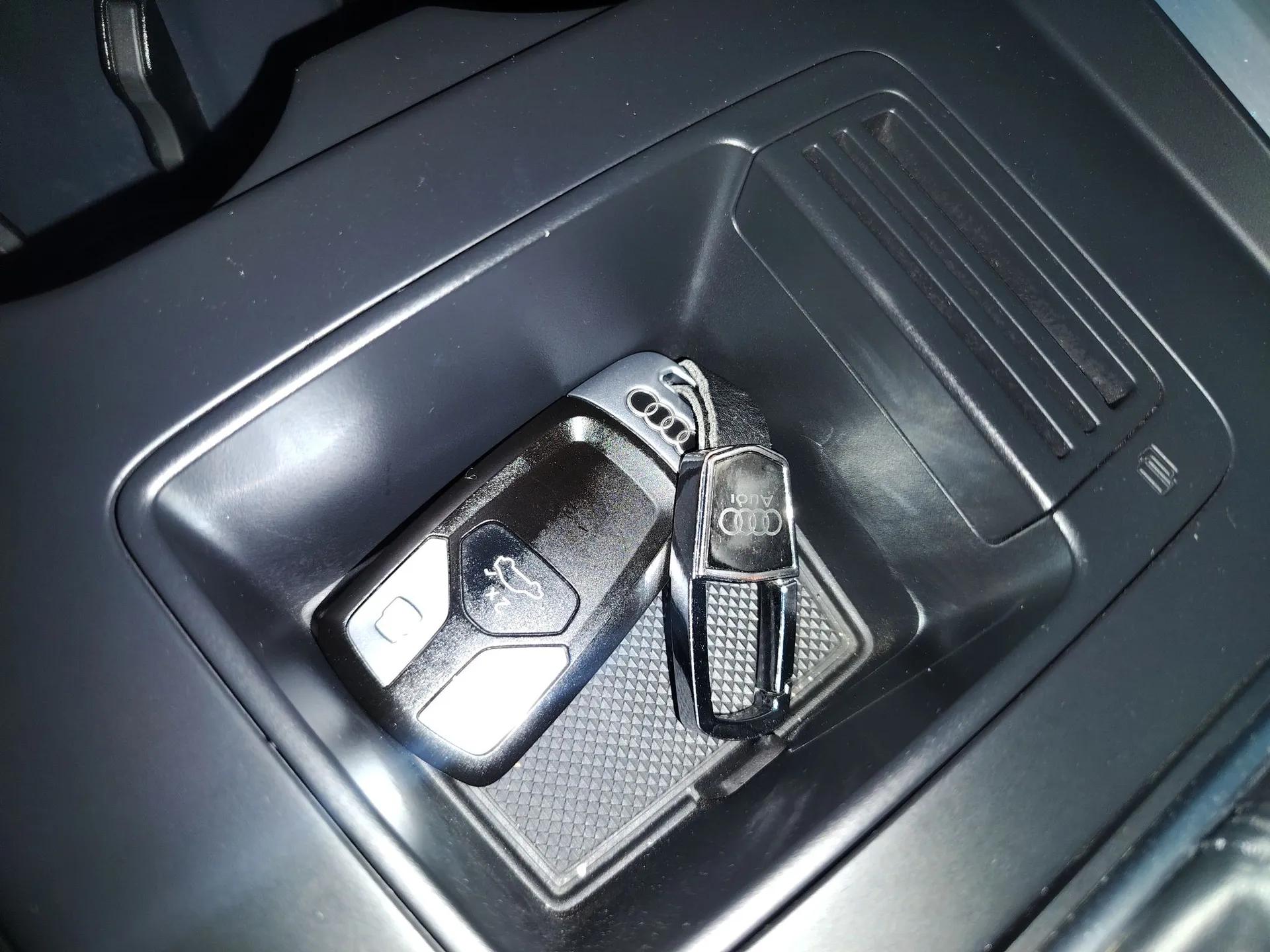 Audi A4L 2020 40 TFSI quattro Luxury Dynamic Model — миниатюра 12