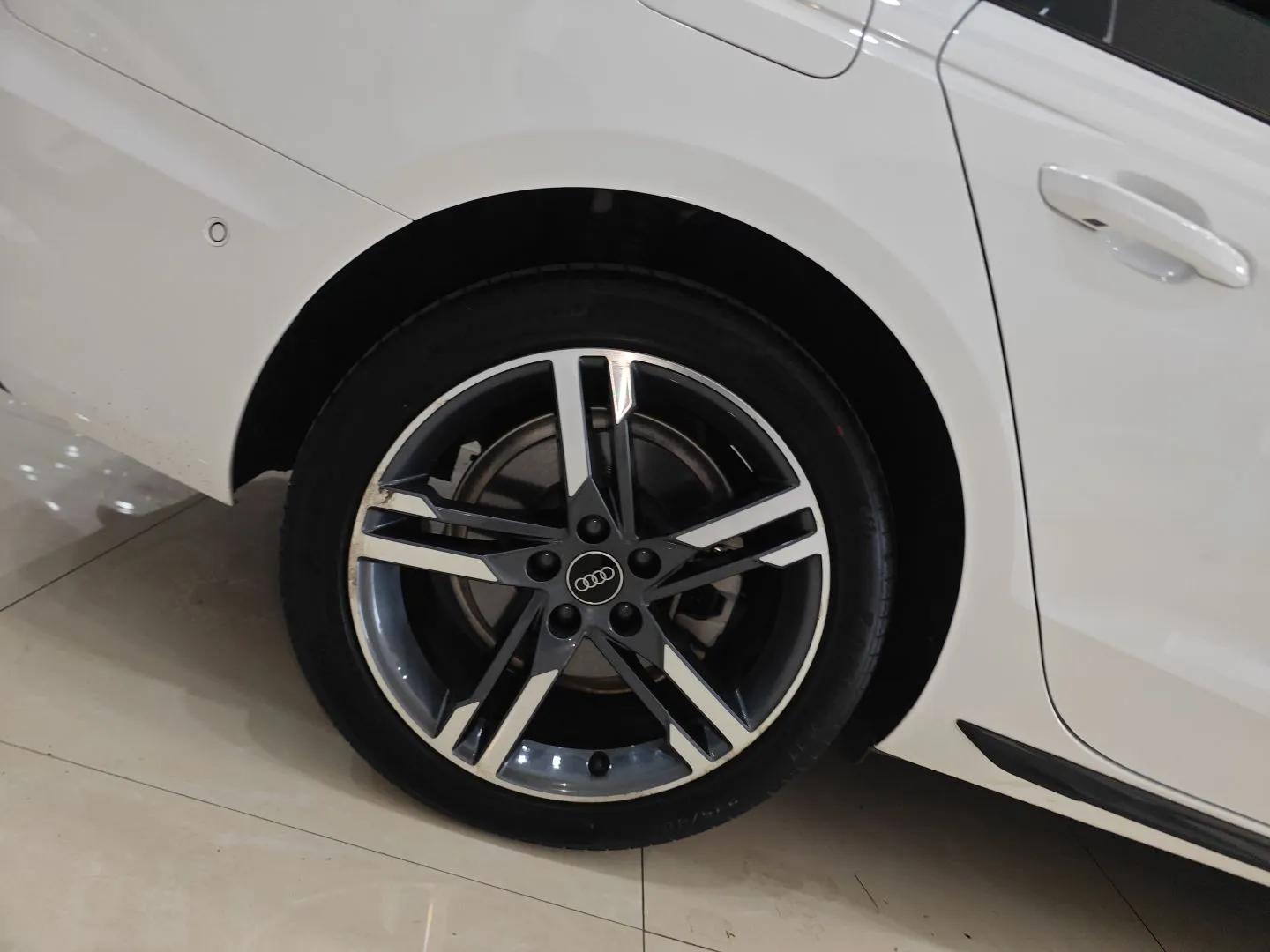 Audi A4L 2022 40 TFSI Luxury Dynamic Model — миниатюра 10