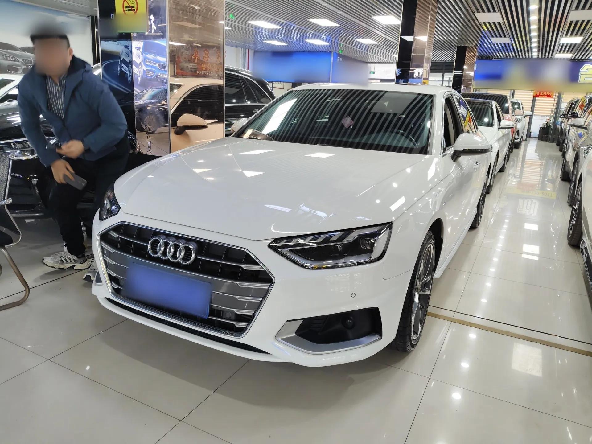 Audi A4L 2020 40 TFSI Fashionable and Elegant Model — миниатюра 1