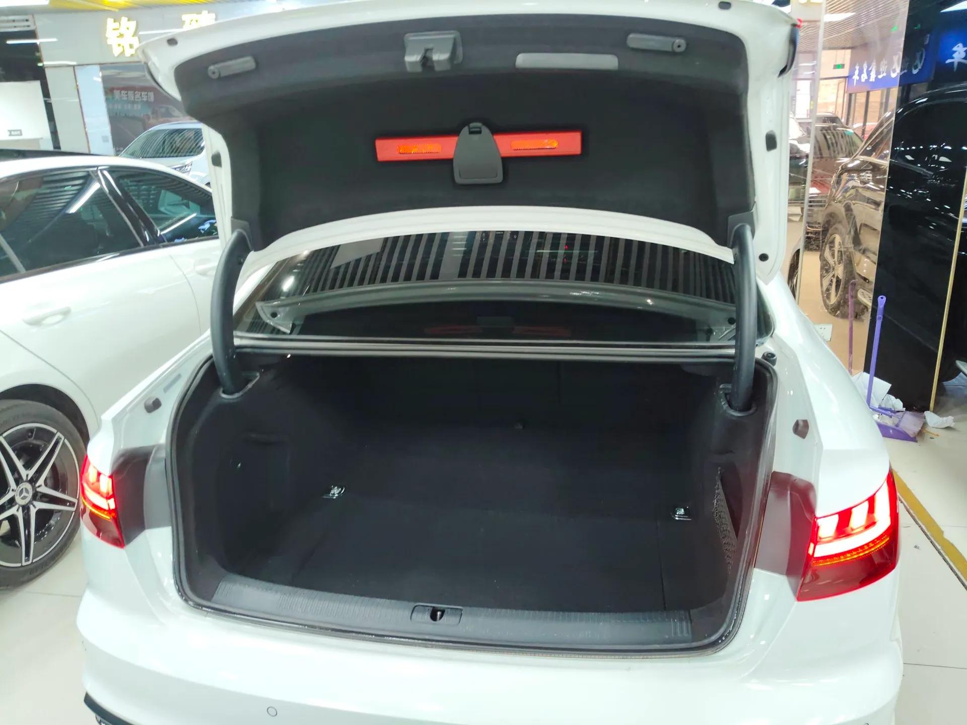 Audi A4L 2020 40 TFSI Fashionable and Elegant Model — миниатюра 22